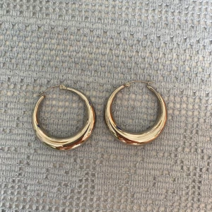 Hoops i rostfritt stål  - Snygga, tidlösa hoops i rostfritt stål 🩶