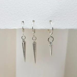 Handgjorda örhängen  - Handgjorda örhängen ● Material- metal ●Örhängeskrokar - rostfritt stål ●Längd -3,5 och 4cm .