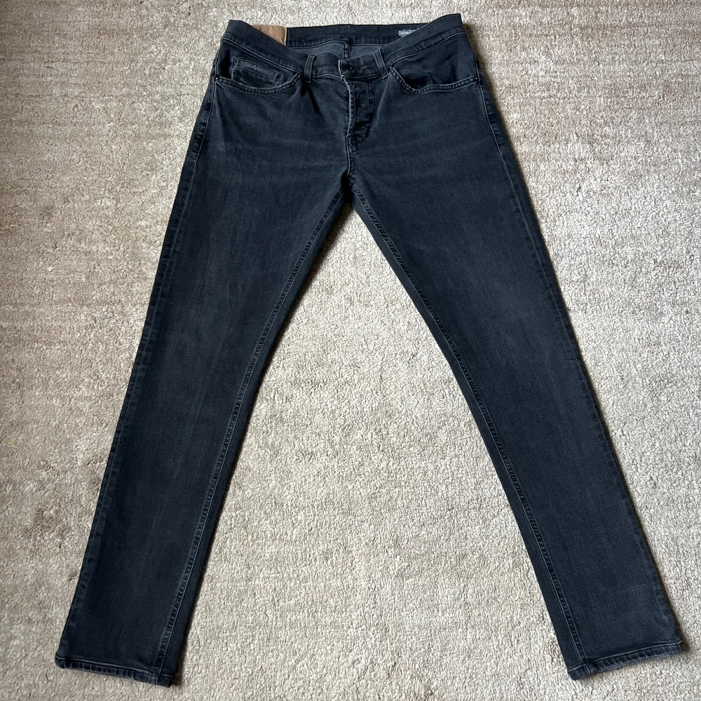 Dondup Jeans i storlek 35 (mindre i storleken, som alla dondup jeans) mycket bra skick, skulle säga 9/10 . Jeans & Byxor.