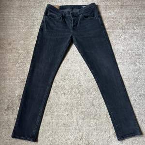 Dondup Jeans i storlek 35 (mindre i storleken, som alla dondup jeans) mycket bra skick, skulle säga 9/10 