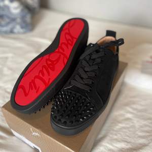 Helt nya Christian Louboutin i storlek 44. Testade en gång. Om du är intresserad, hör av dig så löser vi ett bra pris😀