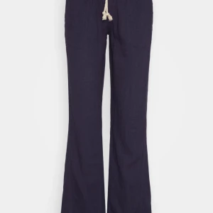 Roxy linnebyxor  - säljer dessa byxor då dom ej kommer till användning längre, inga defekter kom privat för fler bilder (sista bilden är lånad)