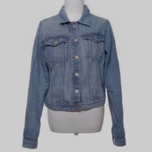 Jeansjacka  - Fin jeansjacka från Cubus (Är köpt secondhand)💕💕