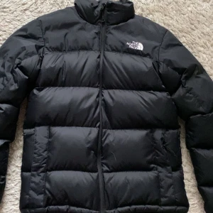 The North Face jacka  - Använd fåtal gånger  Ser helt ny ut Pris kan diskuteras  Köpt på naturkompaniet i Sundsvall