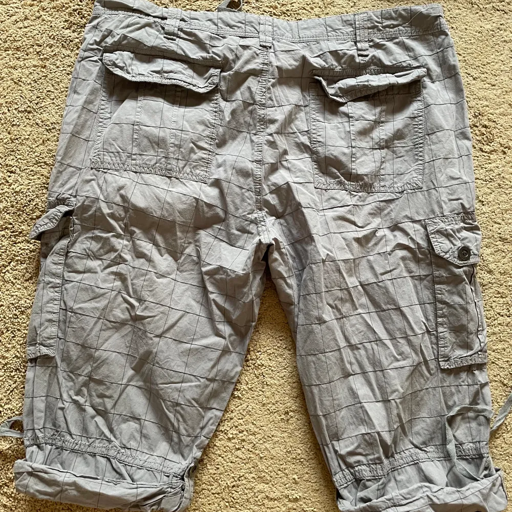 2st check pirate shorts Begagnade men hela och rena. Storlek 3XL. Shorts.
