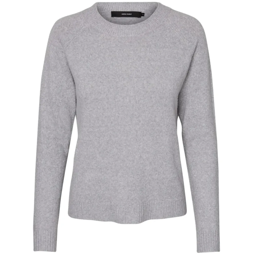 Jag säljer denna gråa vero Moda tröjan knappt använd. Pris kan diskuteras . Tröjor & Koftor.