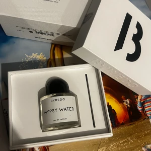 Byredo gypsy water  - 95% kvarstår i flaskan, box finns  nypris 1700:- Köpt på Åhléns city 