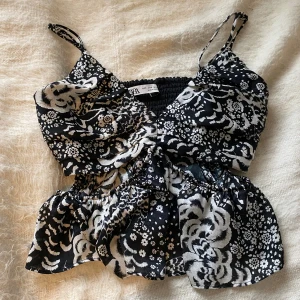 Söt blus  - Fint linne från zara, perfekt till sommaren!💓