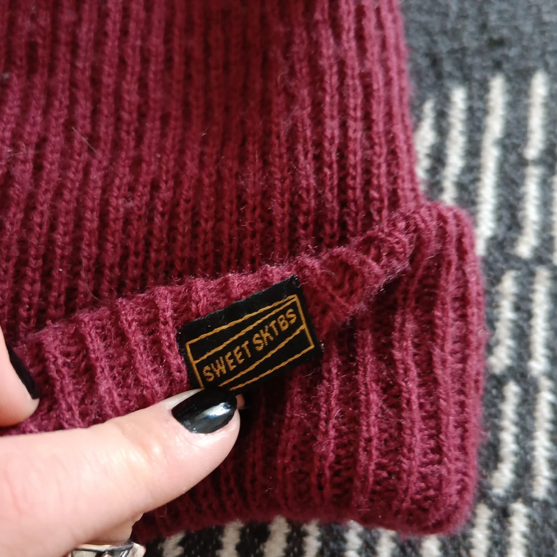 Klassisk vinröd mössa - 91