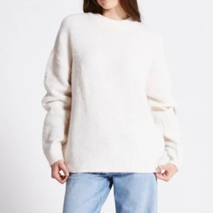 Stickad tröja - Säljer denna tröja för den är Förstor!💓