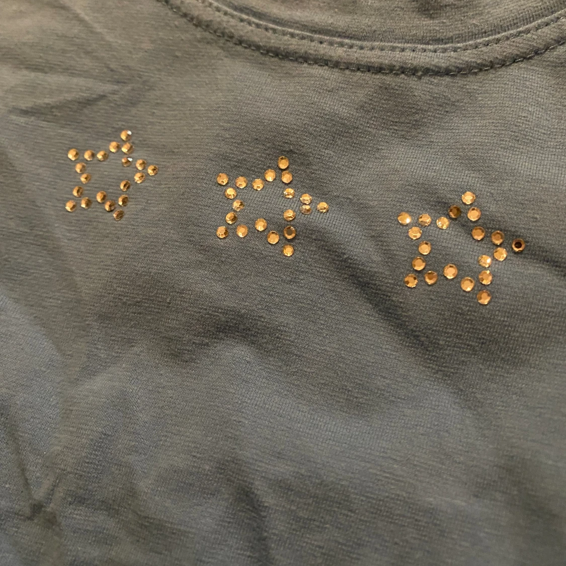 Tight tröja med rhinestone stjärnor