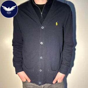 Ralph Lauren cardigan - En riktigt fet Ralph Lauren cardigan | skick 9/10 | modellen är 185 och väger 80kg