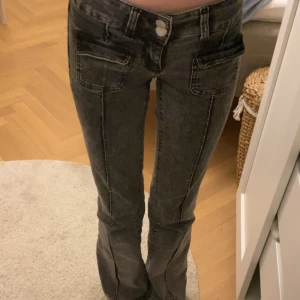 Nelly jeans!! - Bootcut, lowwaist! Orginalpris: 700, helt slutsålda på hemsidan och använt dem fåtal ggr.