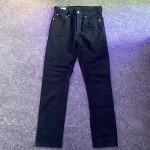 Levi’s Jeans 501 - Levi’s jeans i bra skick. Pris: 700kr. Storlek: W27 L30. Skicka ett meddelande vid intresse.