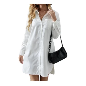 Skjortklänning  - • Använd flera gånger  • Bra skick  • Rak • Icke stretch   PRODUKT MÅTT: • Axel: 43 • Längd: 92  • Armlängd: 64 • Byst: 122