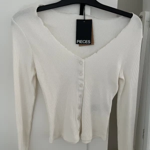 Kofta  - Super söt kofta från vero Moda använd fåtal gånger 