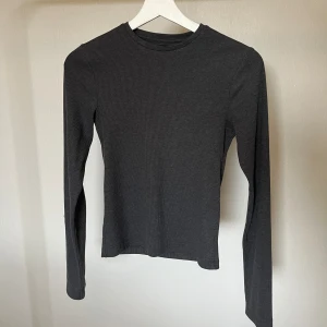 Ribbad tröja - Ribbad långärmad tröja från bikbok!