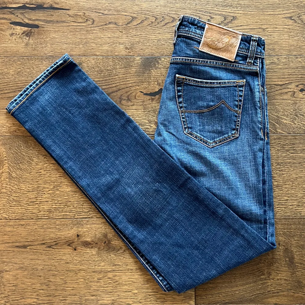 Säljer dessa slim jeans från Jacob Cohën i storlek 32. Jeansen är i toppskick. Modellen på jeansen är 688. Skriv om du har några frågor.. Jeans & Byxor.