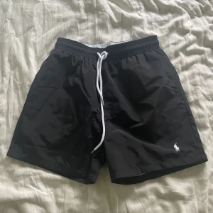 Ralph lauren badbyxor - Säljer ett par sprillans nya Ralph lauren badbyxor. Bara skriva vid fler frågor!