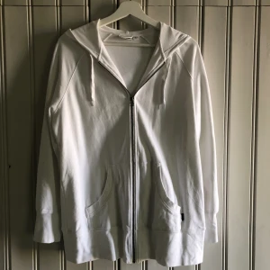 Vit zip-hoodie - Från Lindex 