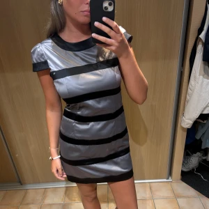 Klänning💘💘 - Supersöt fest klänning 💘💘🔥🔥👍👍 Storlek M men passar S