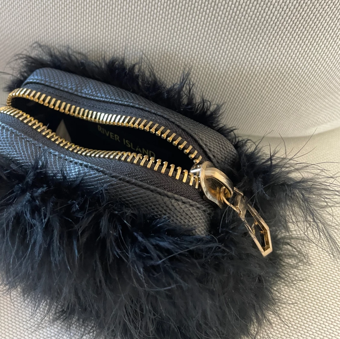 Väska med fjädrar - 90