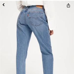 Levi’s Middy Straight - Helt nya Levis jeans med prislapp kvar. Säljs då de var för stora och jag missade returnera i tid Storlek W29/L29