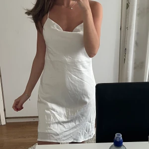 Satinklänning - Aldrig använd☺️