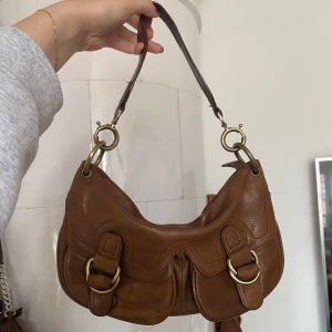 Superfin läderväska❤️ - Säljer denna skitsnygga läderväska från RI2k!💓💓 Använt men fint skick!