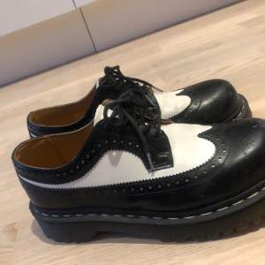 3989 Bex Smooth Leather Brougue Shoes, Bra skick, storlek 40, nypris 2000kr