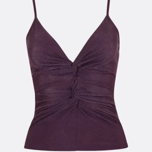 Bikbok topp - Fin adjusterbar topp från bikbok💞 kostar 200 som ny. Kan samfrakta om du hittar något annat du vill ha