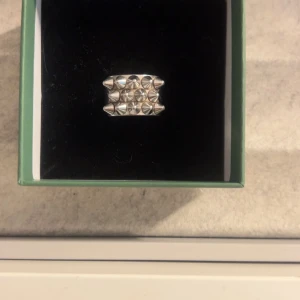 Edblad ring silver  - Säljer min Edblad ring, då jag inte använder silver smycken längre💕mycket fint skick , anänd få tal gånger!😊skriv gärna vid frågor eller om du är intressad!💕👌🏽pris kan diskuteras 