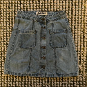 Miniskirt Denim Double Agent  - Minikjol i jeans från Double Agent. Str XS