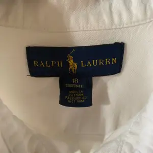 Knappt använd skjorta från Ralph lauren 10/10 skick