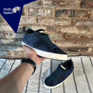 PHILIPPE MODEL - Riktigt feta Philippe Model PRSX | Skick: 9/10 | Strl: 43 (passar även 44) | Nypris 3699kr - Vårt pris 2299kr | Hör av dig om du undrar någonting!