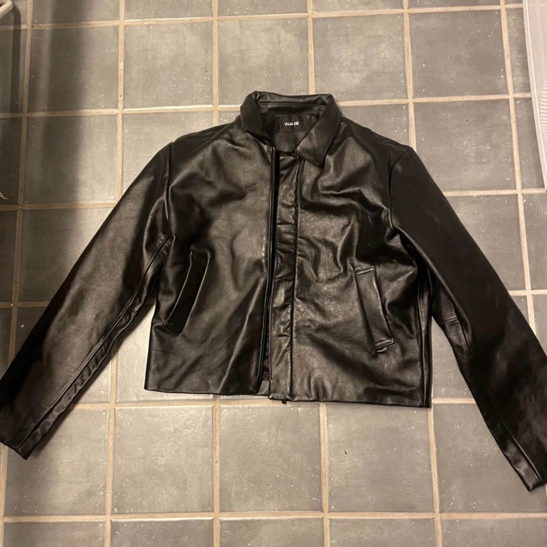 VUJA DE CROPPED LEATHER JACKET