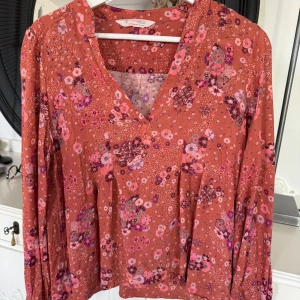 Odd Molly Blus  - Använd fåtal gånger  St. 1 (36)  Material viskos 