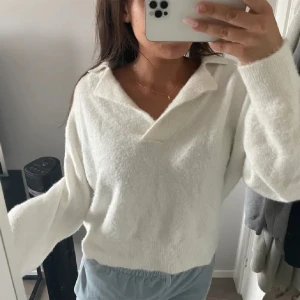 Stickad tröja - Tröja från hm. Superskön oversized, den är i storlek L. 150kr