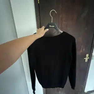 Vanlig svart stickad tröja från vero moda💕