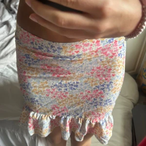 Kjol ginatricot  - Aldrig använd. Passar xs/s