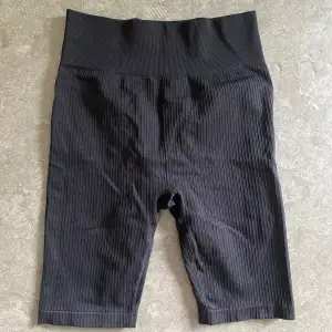 Ett par svarta korta shorts från H&M! Knappt använda ☀️Storlek xs