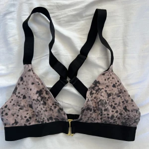 bralett  - bralett från relique i strl S frågor? skriv till mig så löser vi 💗
