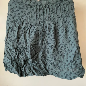 Grön kjol - Midja 40 cm