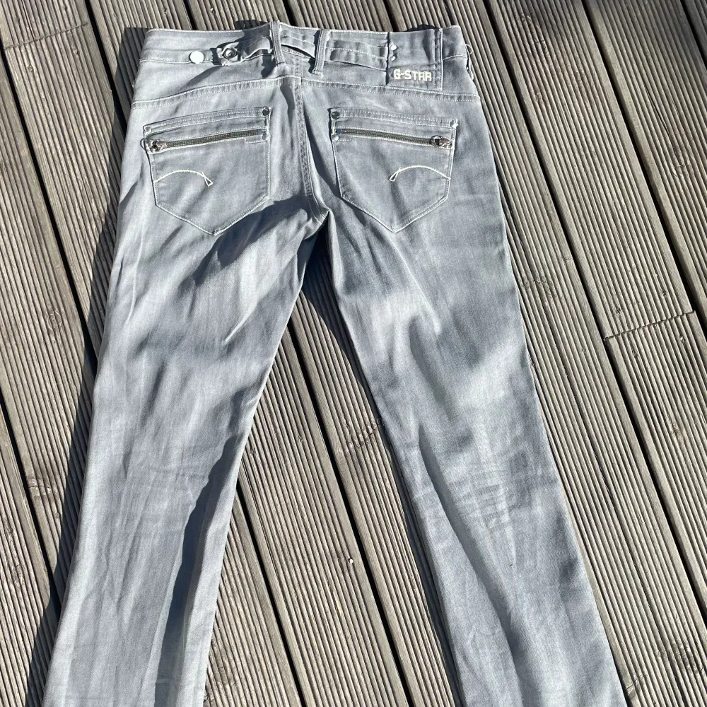 Lågmidjade jeans från G-star i oanvänt skick! För fler bilder eller frågor om mått, skriv gärna 😊. Jeans & Byxor.