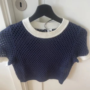 Stickad t-shirt - Jättefin stickad t-short från hm💙💙