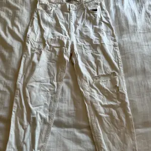 Vita slitna jeans från Lcw jeans i storlek 32/34