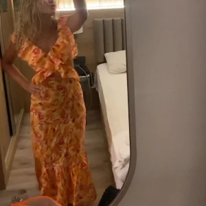 Klänning zara  - Använd enbart en gång! Storlek S  