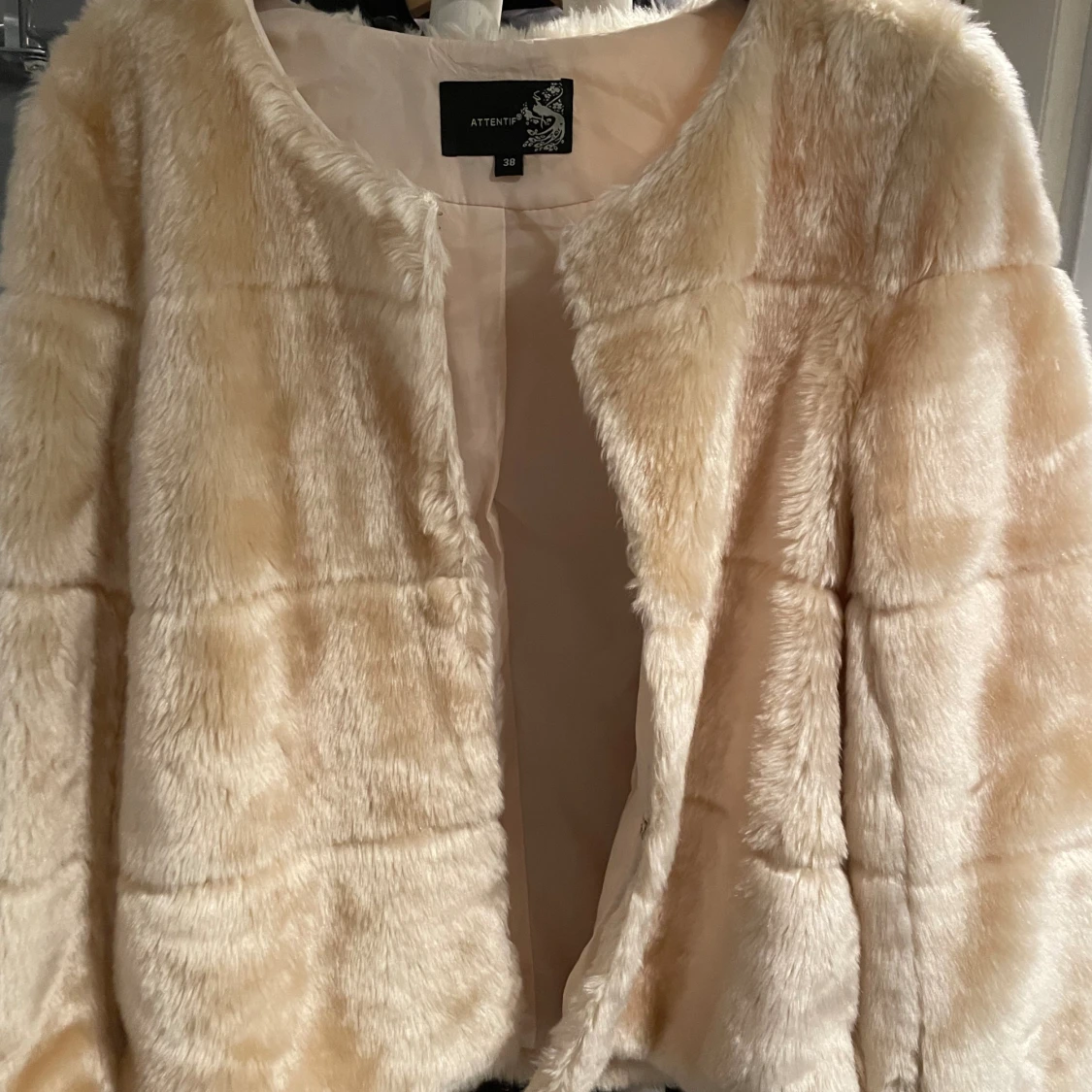 Champagne/beige pälsjacka  - 90