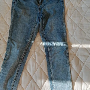 Jeans - Knappast använde, inga fläckar. S/M