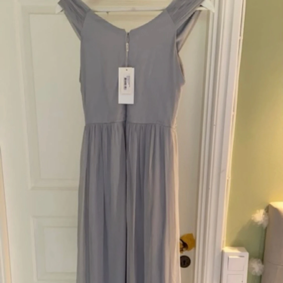 Ljusgrå balklänning  - 90